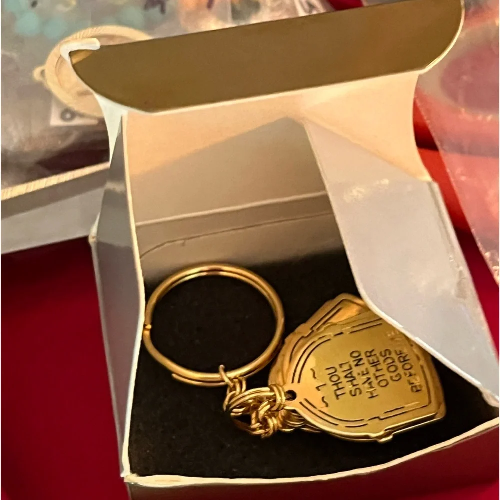 Ten Commandments key ring from vintage Avon 1999 new never used in box!